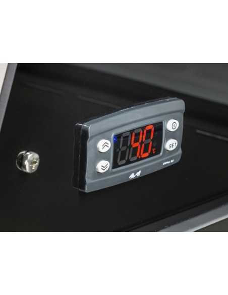Espositore refrigerato - Per sushi - Vetro curvo temperato - Piano liscio - Temp. 0°/+5° C - cm 144.7 x 38.7 x 24h