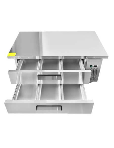 Tavolo refrigerato - Temp. -2°/+8°C - Ventilato - Capacità lt 235 - 2 cassetti - Piano di appoggio lungo - cm 153.6 x 81.5 x 53H