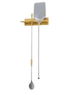Wall support for 2 shovels and 3 stakes 2