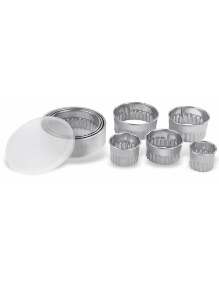 Set of 8 smooth round cutters in stainless steel from 10cm to 3cm Ø